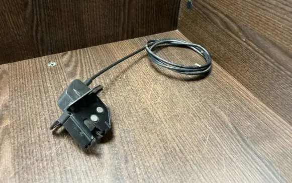 Renault Master III Loading door lock 905920001R