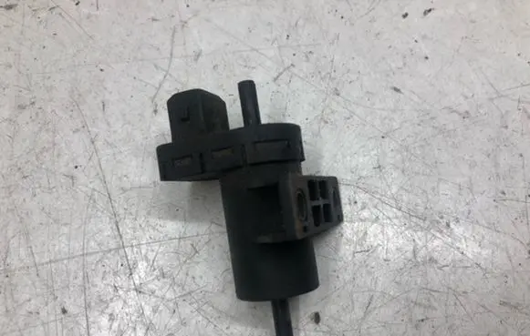 Renault Megane II Vacuum valve 7700113709