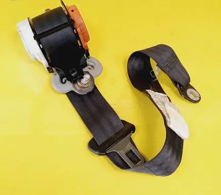 Rear seatbelt
