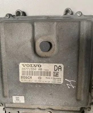 Volvo XC90 Engine control unit/module 30771550AB 0281012103