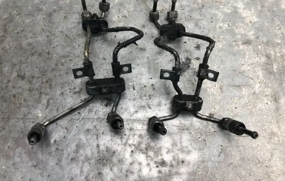 Mitsubishi Pajero Fuel injector supply line/pipe 
