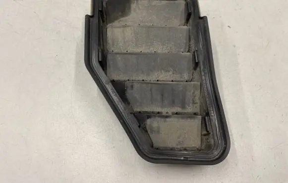 Ford Transit Courier Quarter panel pressure vent DT11V280b63a