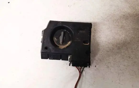 Audi 80 90 S2 B4 Tail light bulb cover holder thk81
