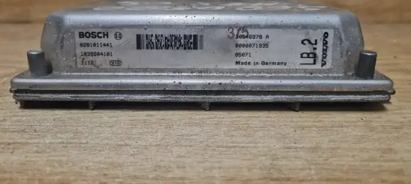 Volvo S60 Engine control unit/module 0281011441