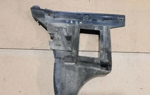 Volvo XC70 Rear bumper mounting bracket 8648149