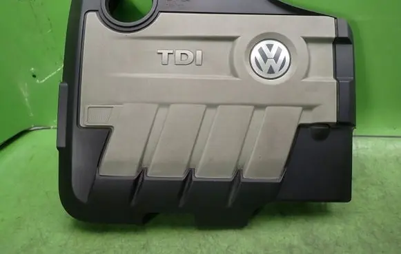 Volkswagen PASSAT B6 Engine cover (trim)