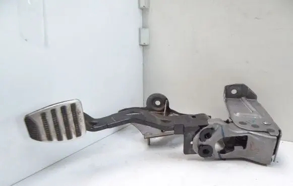 Nissan Qashqai Brake pedal E001046X11