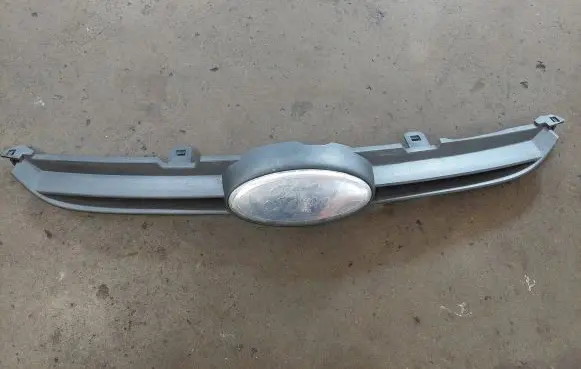 Ford Fiesta Front grill 8A618200B
