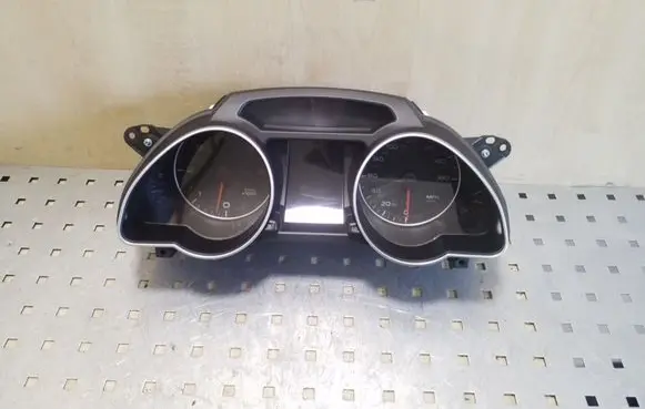 Audi A5 8T 8F Speedometer (instrument cluster) 8T0920981B