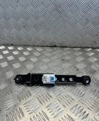 KIA Sportage Seat belt height adjuster 88890D7000 D7HSA190720H82092