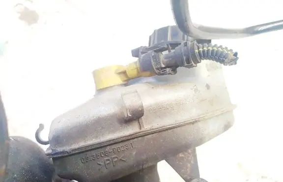 Opel Insignia A Brake fluid reservoir 03350890241 03350890231