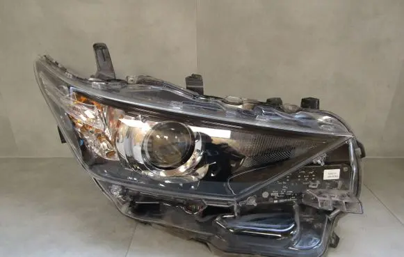 Toyota Auris E180 Headlight/headlamp 8113002K30