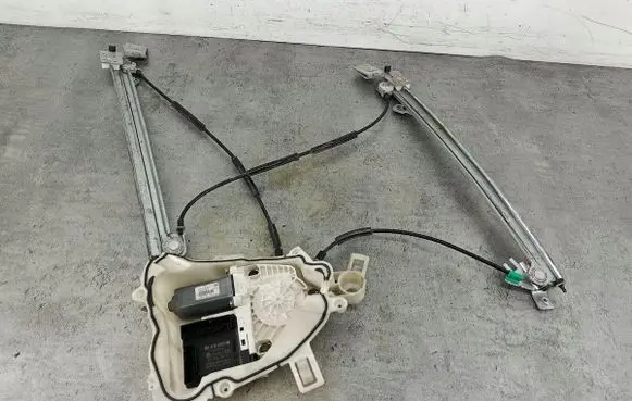 Seat Altea Front door window regulator with motor 