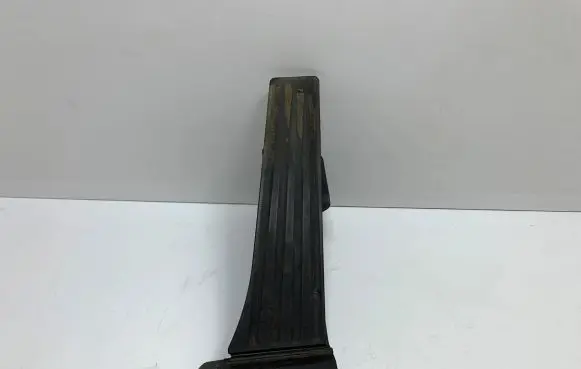 Accelerator throttle pedal