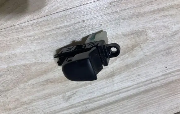 Nissan Juke II F16 Quarter vent window switch 23417sn