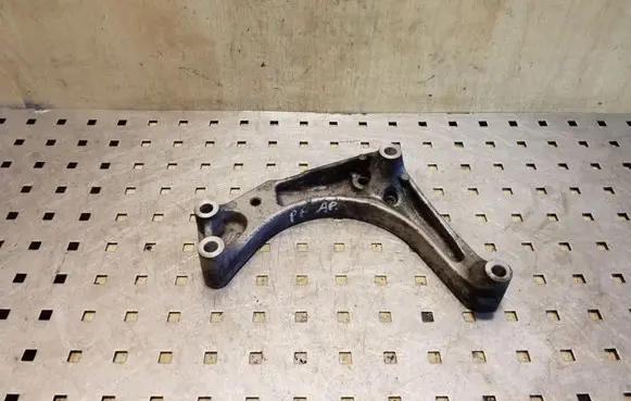 Subaru Outback Engine mounting bracket