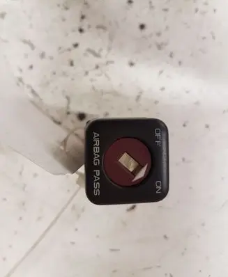 Passenger airbag on/off switch