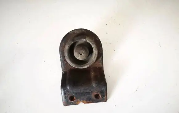 Radiator mount bracket