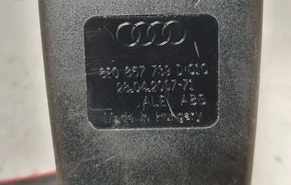 Audi A4 S4 B7 8E 8H Middle seatbelt buckle (rear) 8E0857797A 8E0857739D