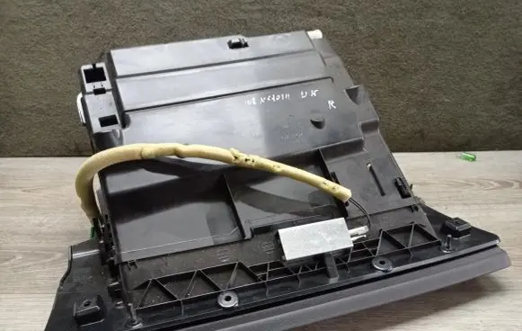 Volvo XC70 Glove box 30676279 39996886