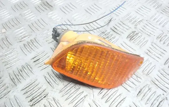 Ford Focus Front indicator light