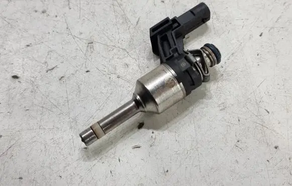 Volkswagen Polo V 6R Fuel injector 03F906036B