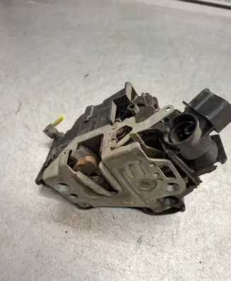 Mercedes-Benz E W210 Front door lock 2027204435