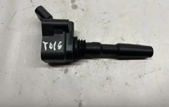 Volkswagen Jetta VII High voltage ignition coil 04E905110M