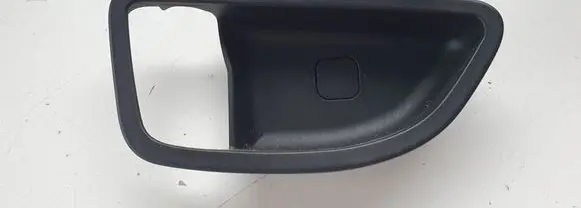 Hyundai i30 Front door interior handle trim 