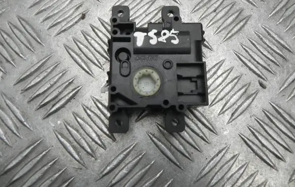 Toyota Prius (XW50) A/C air flow flap actuator/motor 0638002031