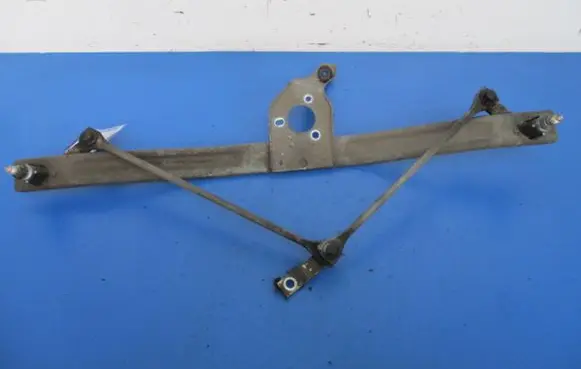 Volkswagen Polo II 86C 2F Front wiper linkage and motor