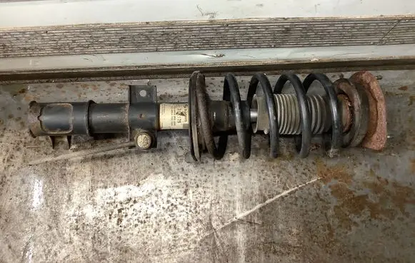 Volvo XC90 Front shock absorber with coil spring 824904006689 317125