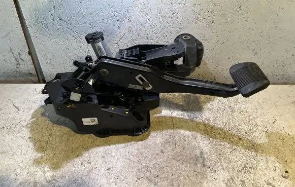 Ram 1500 Brake pedal 68437179AC T2Q3220A0994