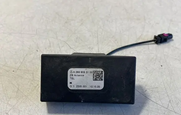 Mercedes-Benz EQC Aerial antenna amplifier A2939053100