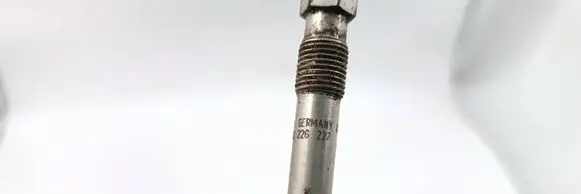 Volkswagen PASSAT B5 Glow plug 0100226227
