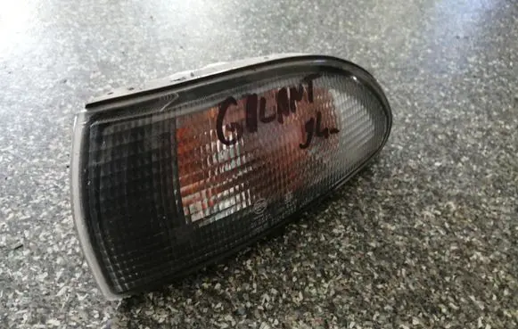 Mitsubishi Galant Front indicator light 21037833