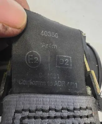 Renault Megane I Front seatbelt E2044031