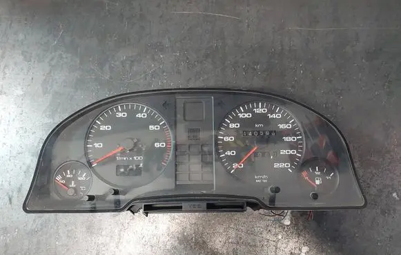 Audi 80 90 S2 B4 Speedometer (instrument cluster) 8A0919033G