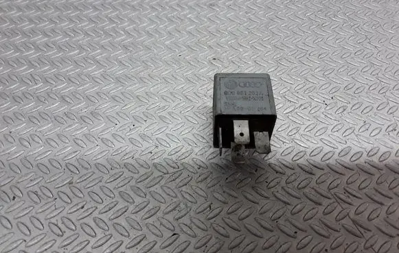 Volkswagen PASSAT B5 Other relay 8D0951253A