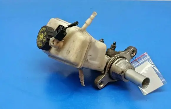 Renault Latitude (L70) Master brake cylinder