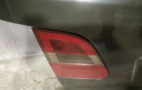 Tailgate rear/tail lights