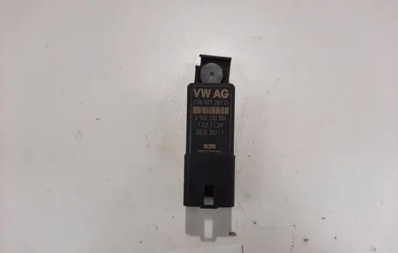 Volkswagen Caddy Glow plug pre-heat relay 038907281D
