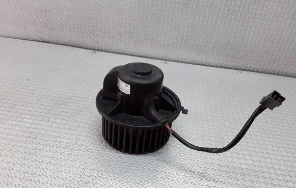 Volkswagen PASSAT B4 Heater fan/blower 3137020022