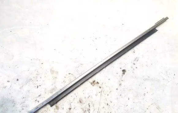 Chrysler Sebring (ST-22 - JR) Front door glass trim molding 