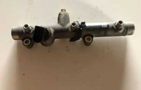Audi A6 S6 C6 4F Fuel distributor 059130089D