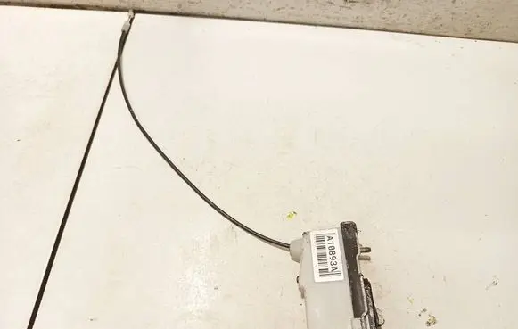 Mazda 5 Front door lock