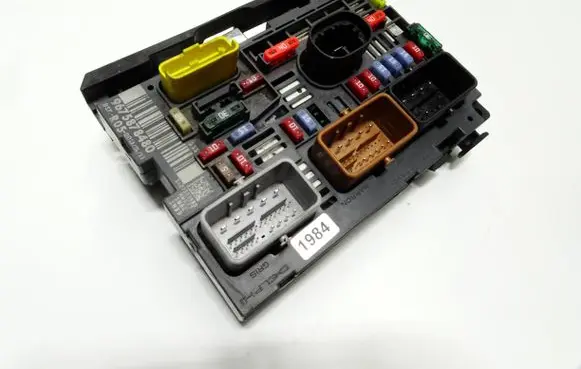 Peugeot 308 Fuse module 9675878480 27323880