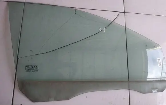 Ford Focus Front door window glass four-door AS2