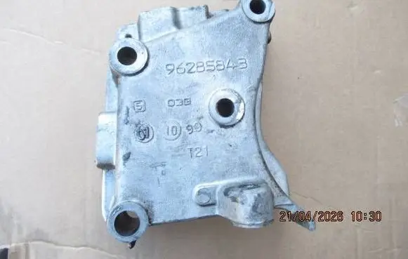 Peugeot 206 Engine mount bracket 96285843
