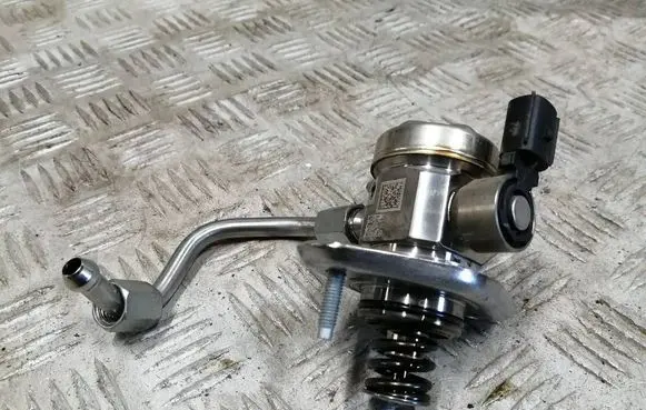 Ford Focus Fuel injection high pressure pump H6BG9D376AA 002747